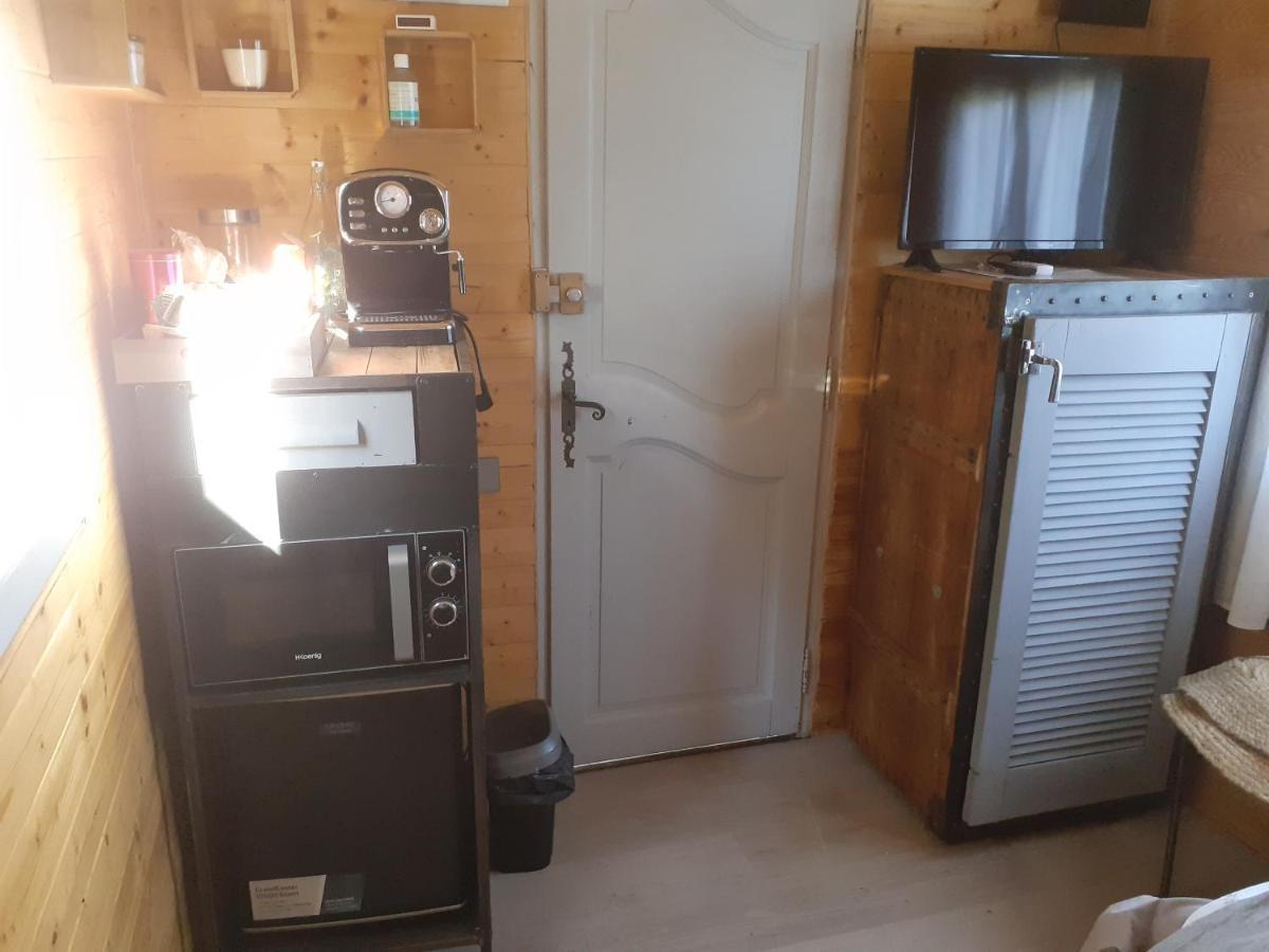 Roulotte Hotell Nîmes Exteriör bild
